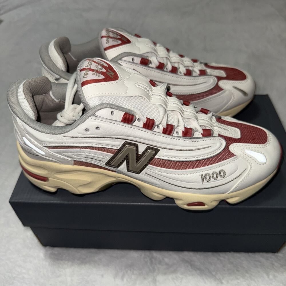 New Balance 1000 ABZORB Men Size 8.5 , Women Sz 10 Sea Salt Astro Dust Red White